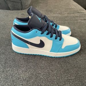 Size 4.5Y boys Jordan UNC dunks.